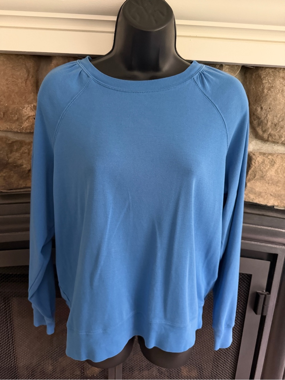 Women's Lightweight Long-Sleeve Pullover in Cornflower Blue